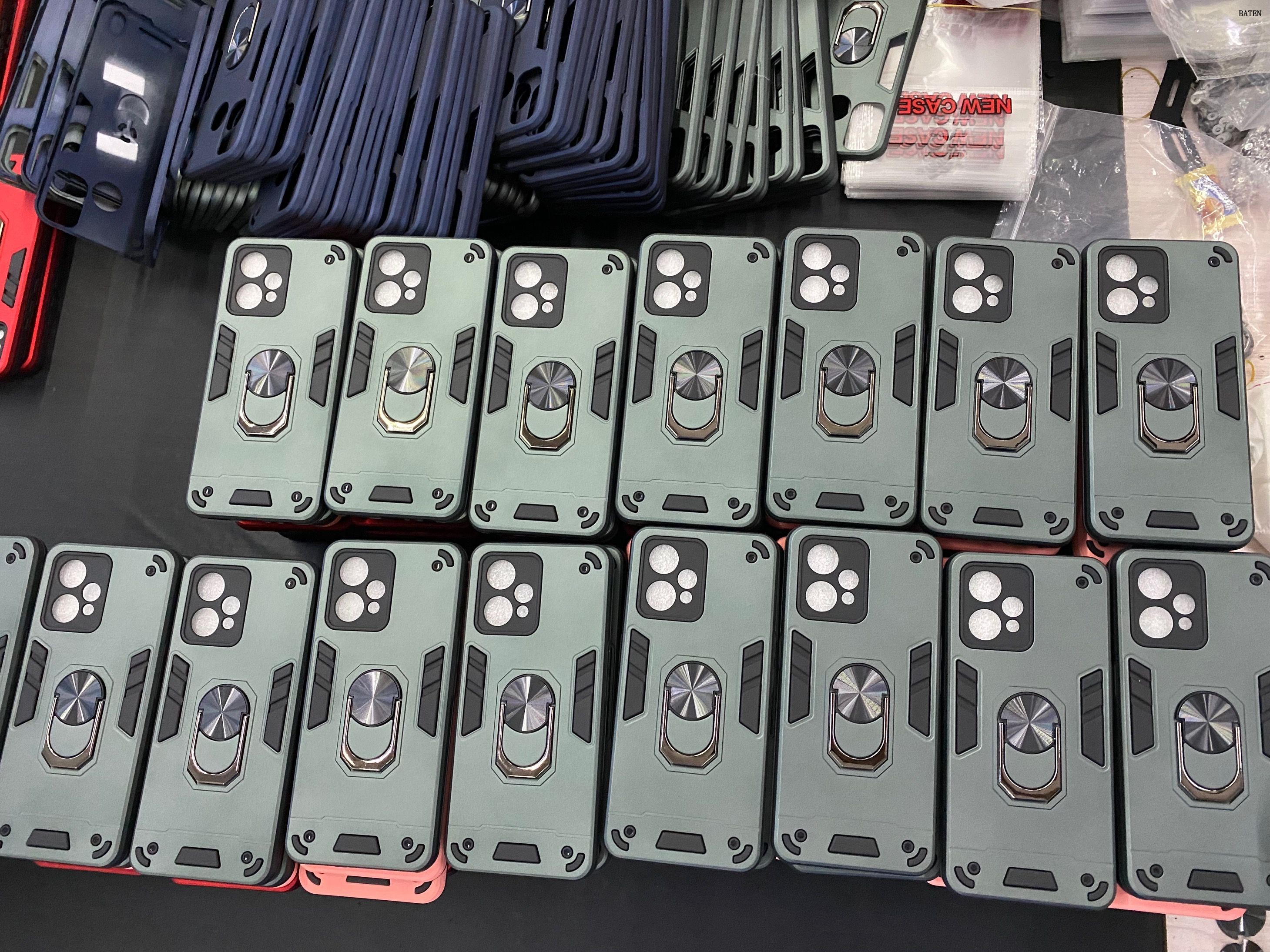 Mobile phone case with stand Étui de téléphone portable avec stand